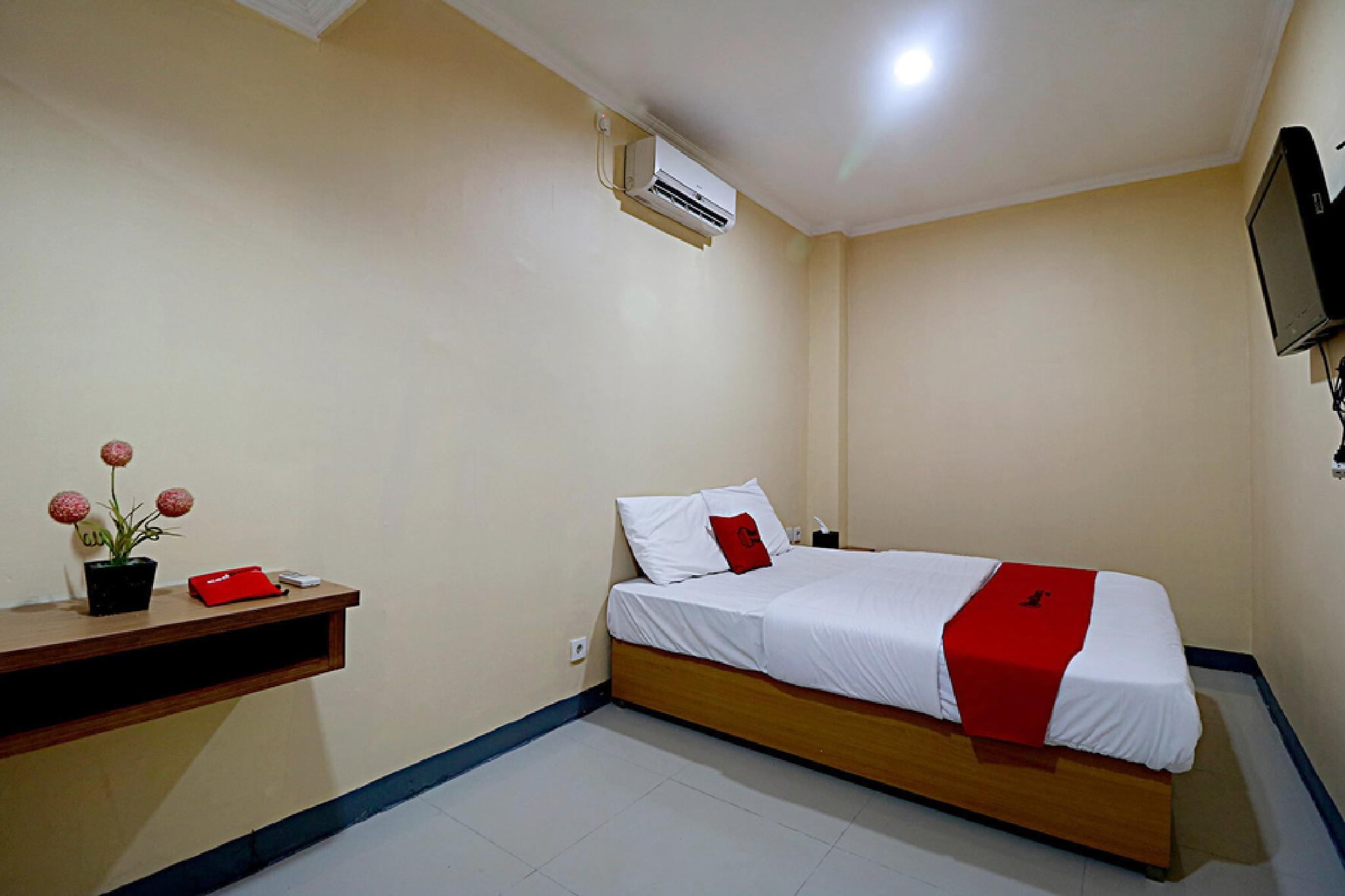 Reddoorz Near Itc Cempaka Mas Hotel Jakarta Exterior foto