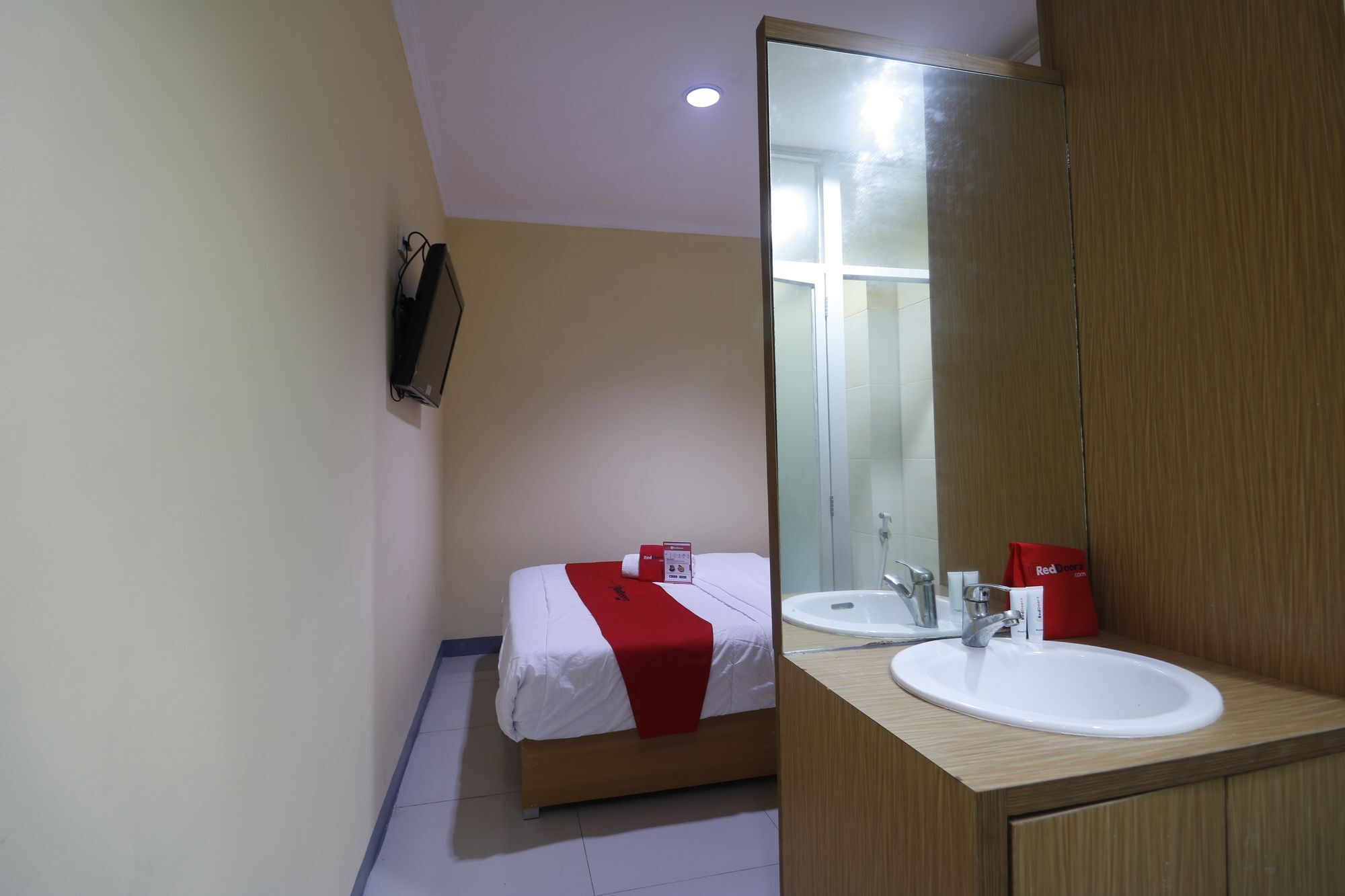 Reddoorz Near Itc Cempaka Mas Hotel Jakarta Exterior foto